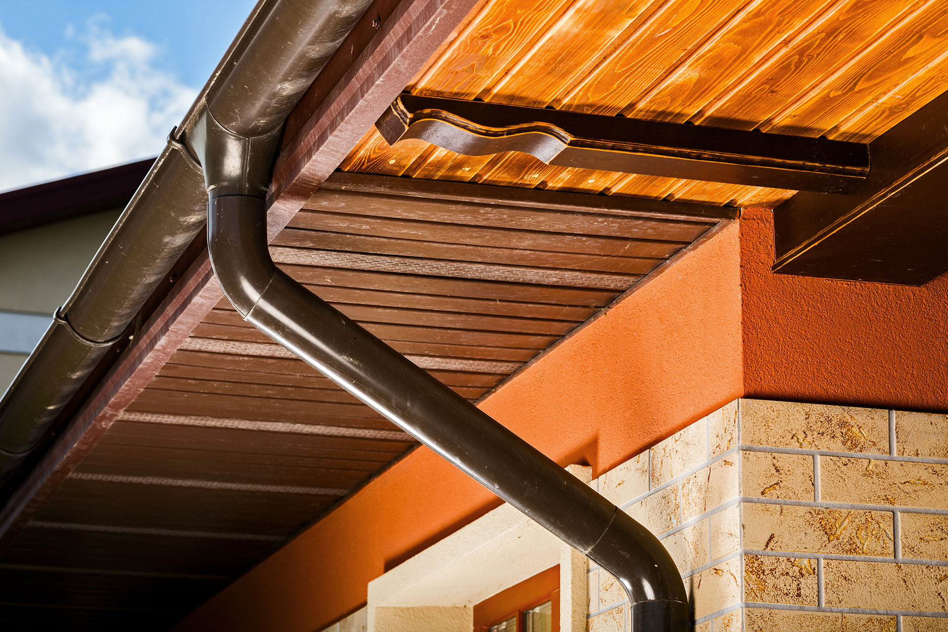 Gutter Services 166946081 L 1920